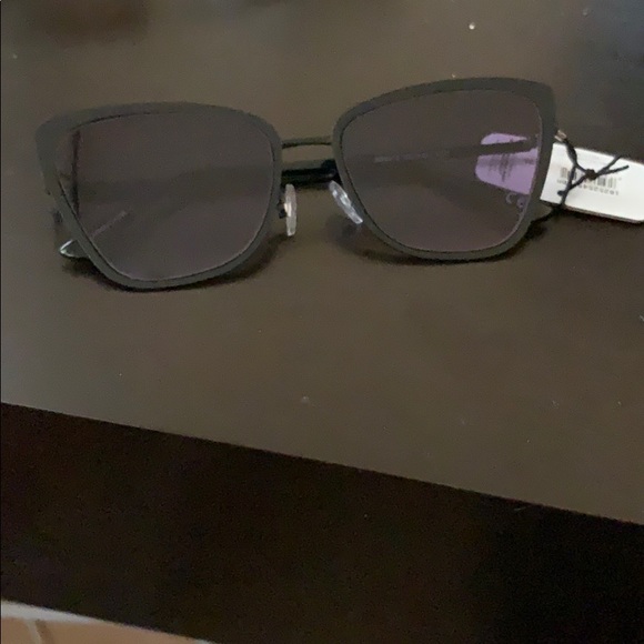 Women’s sunglasses, slight cat eye - Picture 2 of 3